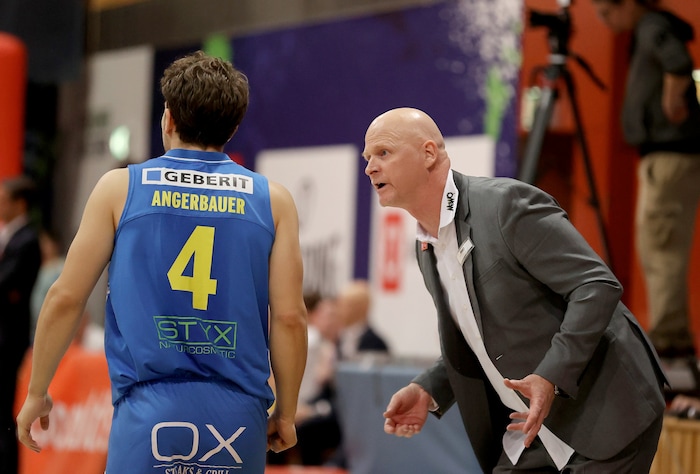 Mike Coffin versuchte junge Österreicher wie Felix Angerbauer zu Formen.