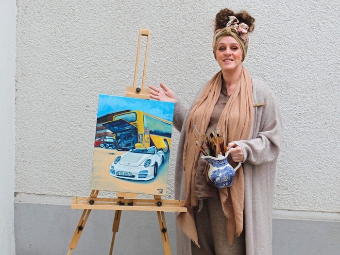 Angelina Bolle has captured the scene of the accident on canvas.
