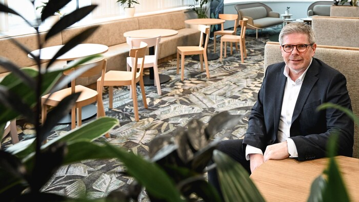 Siemens manager Günther Schallmeiner in the break area, where green dominates. "Last year, we ...