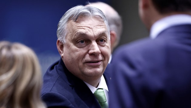 Mit der Tonaufnahme sollen Mitglieder die rechtsnationale Regierung von Viktor Orban kompromittiert werden. (Bild: APA/AFP/Sameer Al-Doumy)