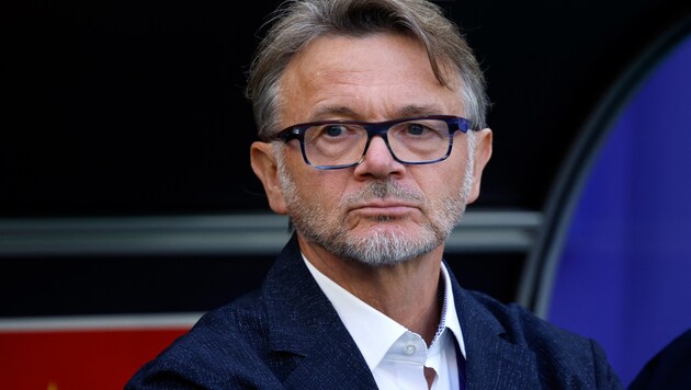 Philippe Troussier muss seinen Posten räumen. (Bild: APA/AFP/KARIM JAAFAR)