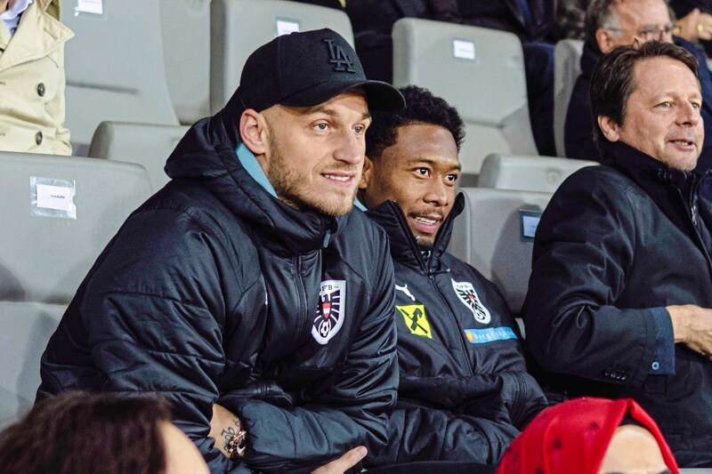 Marko Arnautovic und David Alaba auf der Ehrentribüne (Bild: Mario Urbantschitsch)