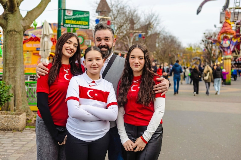 Steirische Türkei-Fans im Wiener Prater (Bild: Mario Urbantschitsch)