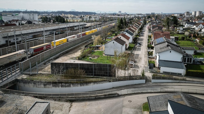 Viele Anrainer kritisieren die zögerliche Informationspolitik von Magistrat und ÖBB.