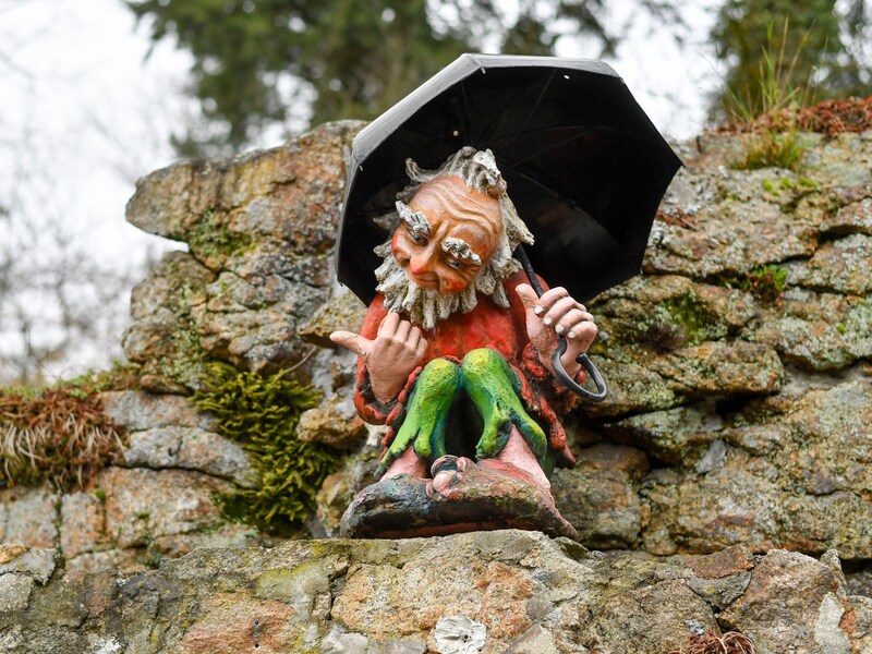 The gnomes are the stars of the Grottenbahn. On Easter Sunday & Monday, they hand out surprises with dragon "Sebastian" at the entrance. Beforehand, children can make Easter presents with them.Cost: Adults: €6.40; children: €3.80 Date: until 29 March, 10 a.m. to 5 p.m. Infolink: www.linzag.at (Bild: Harald Dostal) The gnomes are the stars of the Grottenbahn. On Easter Sunday & Monday, they hand out surprises with dragon "Sebastian" at the entrance. Beforehand, children can make Easter presents with them.Cost: Adults: €6.40; children: €3.80 Date: until 29 March, 10 a.m. to 5 p.m. Infolink: www.linzag.at (Bild: Harald Dostal)