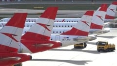 Donnerstag und Freitag müssen die Flugzeuge von Austrian Airlines am Boden bleiben. Mehr als 400 Flüge sind von dem Streik der Bediensteten betroffen. (Bild: ROBERT JAEGER / APA / picturedesk.com)