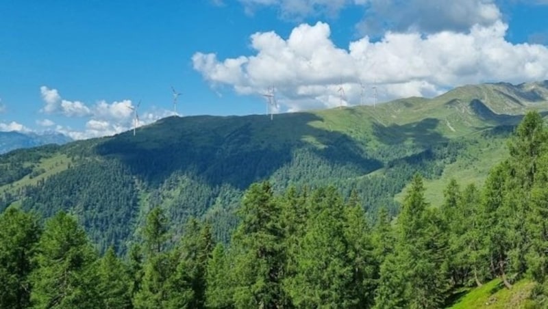 Erste Montagen zeigen bereits die Windräder. (Bild: Fotomontage EWA/ECOwind)