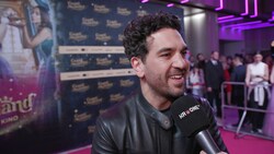 Schauspieler Elyas M‘Barek im krone.tv-Interview bei der „Chantal im Märchenland“-Premiere. (Bild: krone.tv)