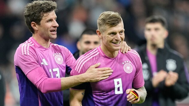 Thomas Müller and Toni Kroos (Bild: Copyright 2024 The Associated Press. All rights reserved.)