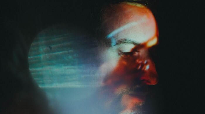 Elektronische Klänge von Musikproduzent Max Cooper.