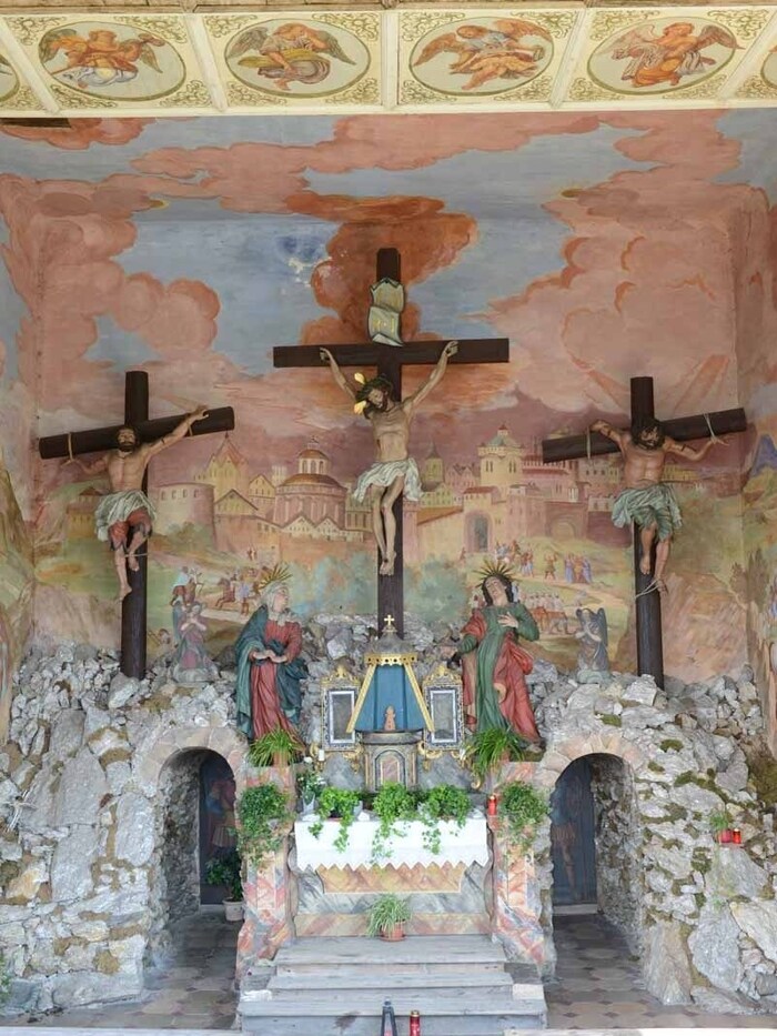 Der Kreuzweg in Millstatt zählt zu den bemerkenswertesten spätbarocken Kreuzweganlagen Kärntens. ...