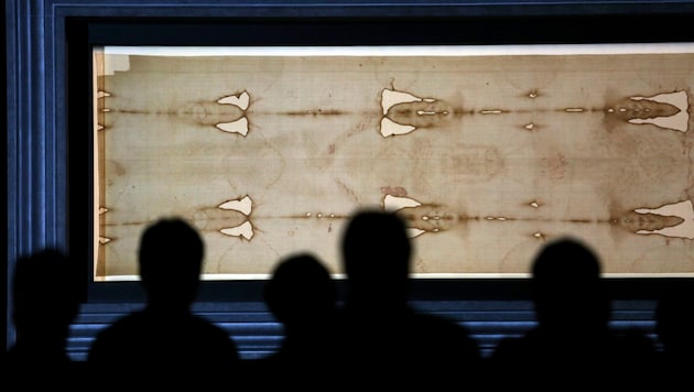 The 4.36 meter long and 1.10 meter wide shroud has been kept in Turin Cathedral in northern Italy since 1578. (Bild: marco iacobucci - stock.adobe.com)