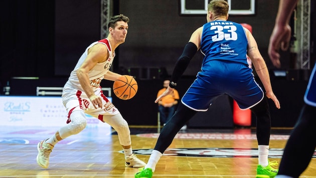 BC-Vienna-Kapitän Bogic Vujosevic (am Ball) und sein Team werden heuer wohl das Play-off der Basketball-Superliga verpassen. (Bild: Mario Urbantschitsch)
