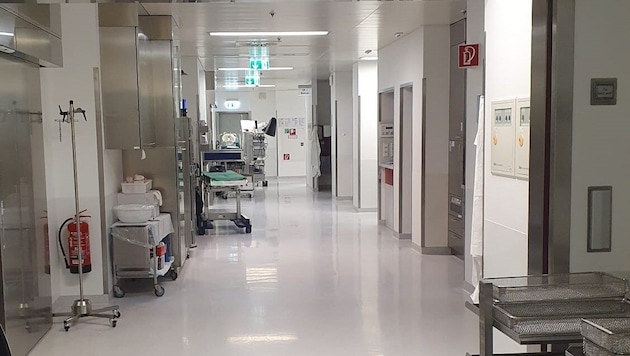 Ghost hospital atmosphere in the operating theater wing of the Lorenz Böhler Hospital, where 4,751 people were operated on last year (Bild: zVg)
