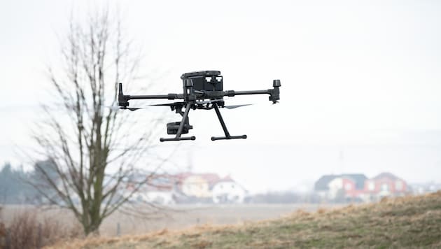 Mit einer Drohne (Symbolbild) wurden Aufnahmen vom Privatgrundstück des Lichtenwörther ÖVP-Ortschefs gemacht.  (Bild: Molnar Attila)