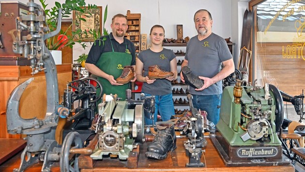 In their own "shoe museum" in St. Egyden, the shoemaking family exhibits old shoes and tools. (Bild: Ersteller : Hermann Sobe , 9232 Rosegg, Urheberrecht , Credit -Photo by Medienservice HS Sobe)