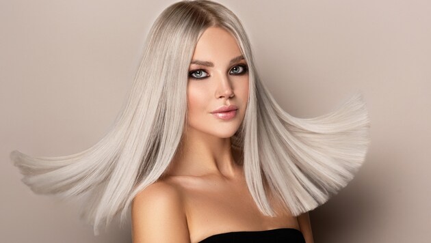 Egy brit tanulmány szerint a szőke hajú nőket kevésbé intelligensnek minősítik. (Bild: Sofia Zhuravetc - stock.adobe.com)