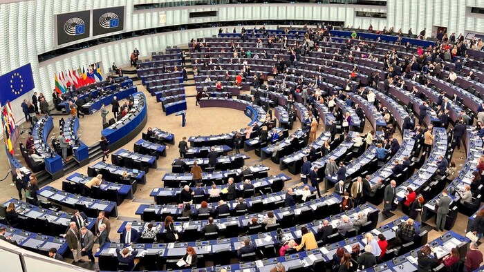 Von 1984 bis 2003 und von 2004 bis 2019 war Jean-Marie Le Pen Abgeordneter im EU-Parlament.