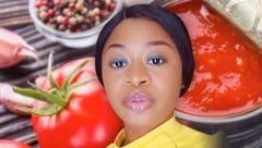 Chioma Okoli aus Lagos musste wegen einer Produkt-Rezension vor Gericht. (Bild: twitter.com/AmnestyNigeria, Narsil/stock-adobe.com, Krone KREATIV)