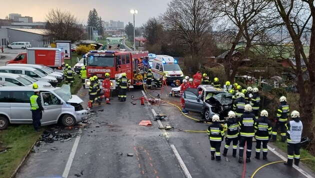 The fire department spokesperson describes the scene of the accident as a "battlefield". (Bild: BFV Liezen/Schlüßlmayer)