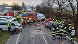 Als „Schlachtfeld“ bezeichnet der Feuerwehrsprecher den Unfallort. (Bild: BFV Liezen/Schlüßlmayer)