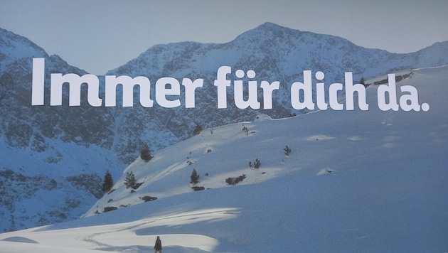 Ein Werbeplakat der Tirol Werbung (Bild: Manuel Schwaiger)