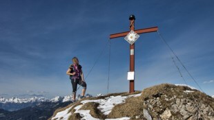 An der Spitze des 1810 Meter hohen Triebensteins sind noch letzte Schneereste zu finden. Ein unscheinbarer Gipfel über Hohentauern, der es durchaus in sich hat. (Bild: Weges)