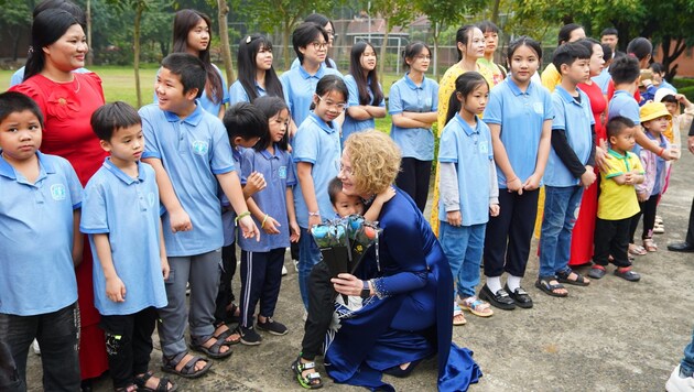 NÖ-Soziallandesrätin Christiane Teschl-Hofmeister besuchte mit einer Delegation das SOS-Kinderdorf in der vietnamesischen Hauptstadt. (Bild: Phong Truyen Thong)