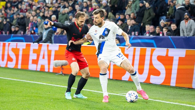 Francesco Acerbi (right) at the CL clash with Red Bull Salzburg (Bild: GEPA pictures)
