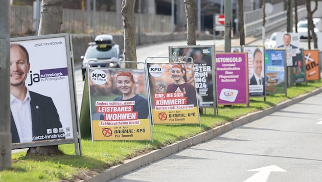 Innsbruck is teeming with election posters. (Bild: Birbaumer Christof)
