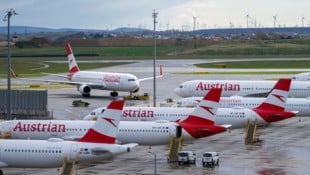 Maschinen der AUA am Flughafen Wien (Bild: APA/GEORG HOCHMUTH)