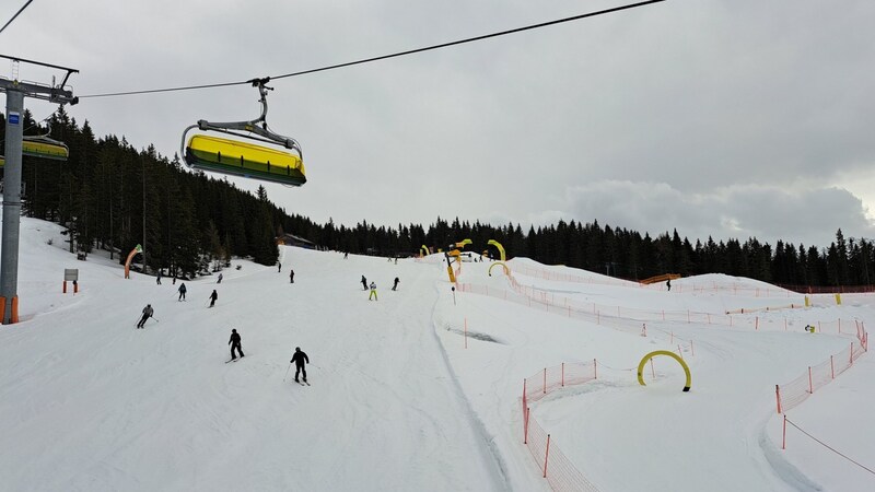 Auf der Planai in Schladming gibt es am Berg noch optimale Verhältnisse zum Skifahren. (Bild: Pollin)