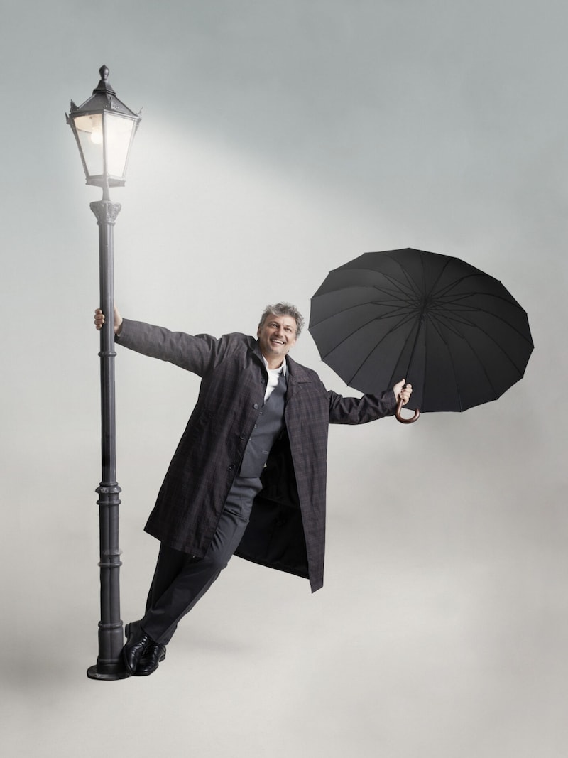 Jonas Kaufmann auf den Spuren von Gene Kelly in „Singin‘ in the Rain“ (Bild: @gregorhohenberg)