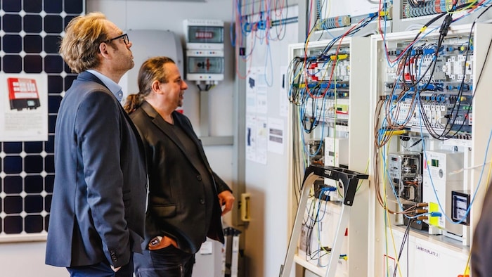 Die richtige Verdrahtung: Für Laien komplizert, für Anwender entscheidend bei einem Blackout.