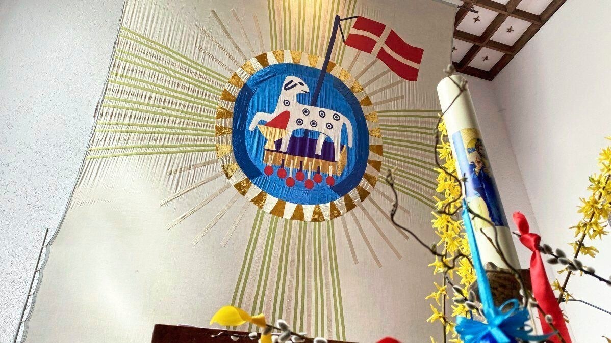 Nach dem Fastentuch: Ostertuch in St. Josef- Siebenhügel in Klagenfurt. (Bild: KH Kronawetter Kath-kirche-kaernten.at)