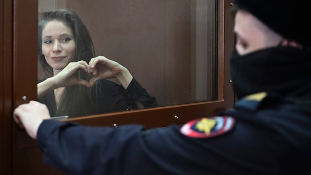 Die Journalistin Antonina Faworskaja vor Gericht (Bild: ASSOCIATED PRESS)