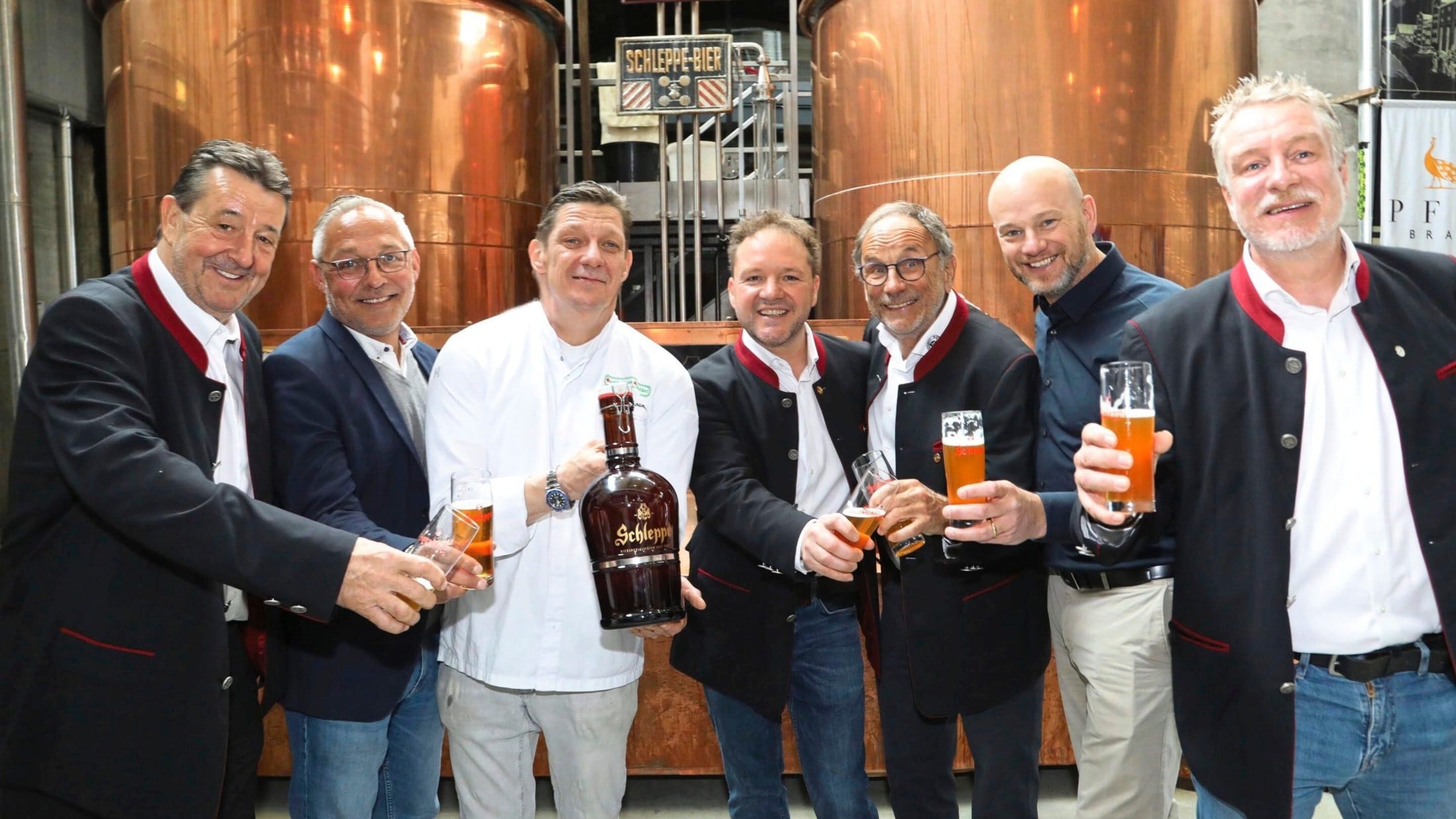 Auf den Erfolg wurde natürlich angestoßen – Bier gilt ja als Fastengetränk.