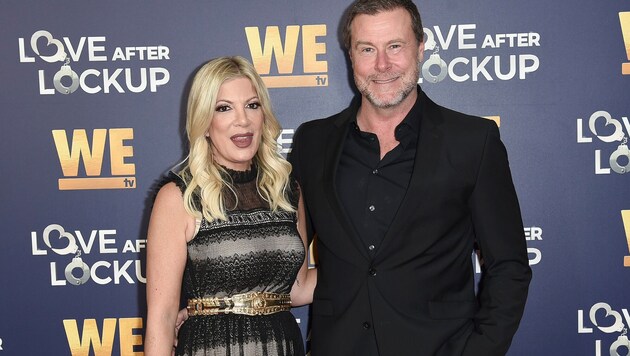 Tori Spelling filed for divorce from Dean McDermott at the end of the week. The couple separated last year after 18 years together. (Bild: APA/Richard Shotwell/Invision/AP)