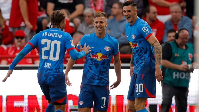 Dani Olmo (M.) trägt das Leipzig-Dress – aber wie lange noch?