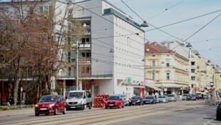 Hier soll der Radweg hinkommen. Bald könnten noch mehr Geschäfte leer stehen. (Bild: Zwefo)