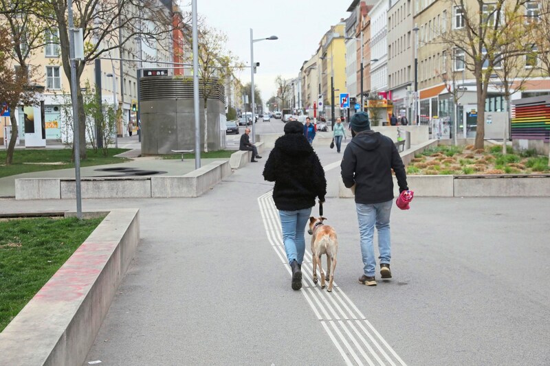 Um 8 Uhr Morgens ist noch wenig los am Reumannplatz (Bild: Martin Jöchl)