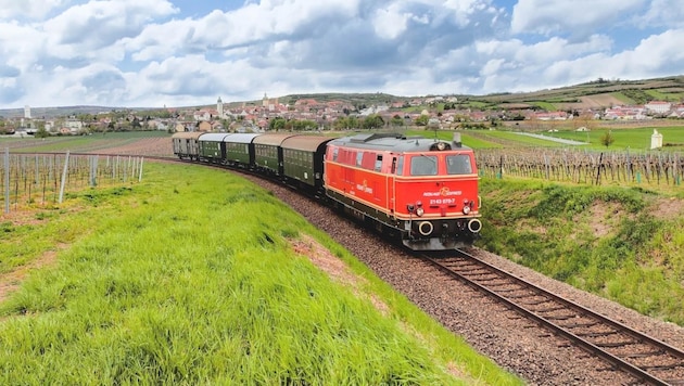 Vertreter des Vereins „Reblaus-Express“ und Politiker aus der Region wollen bis 1. Mai wieder drei Zugspaare auf der Strecke. (Bild: NB/Rigl Niklas)