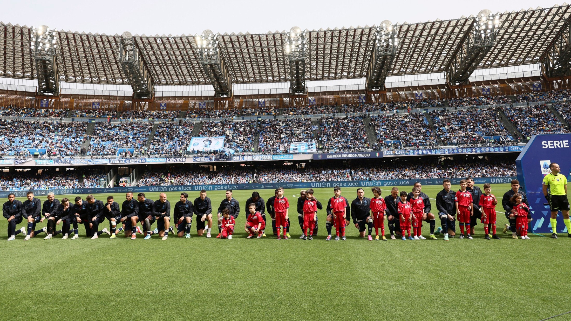 Players set an example - Kneeling protest in Naples after racism ...