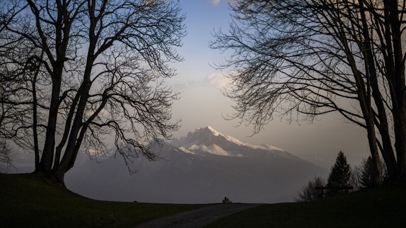Saharastaub in St. Margrethenberg in der Schweiz (Bild: APA/KEYSTONE/GIAN EHRENZELLER)