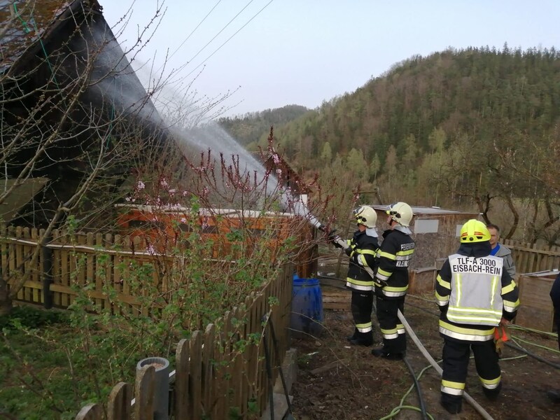 Die Feuerwehr musste nur noch Nachlöscharbeiten erledigen. (Bild: Feuerwehr Deutschfeistritz)