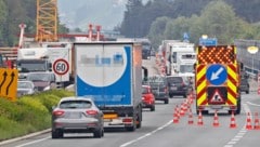 Mit Anfang April beginnen einige Bauarbeiten auf Tirols Autobahnen. (Bild: Christof Birbaumer / Kronenzeitung, Krone KREATIV)