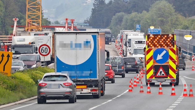 Mit Anfang April beginnen einige Bauarbeiten auf Tirols Autobahnen. (Bild: Christof Birbaumer / Kronenzeitung, Krone KREATIV)
