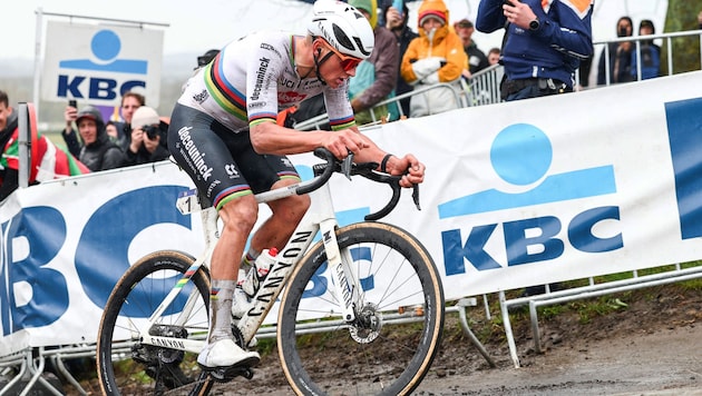 Mathieu van der Poel ließ sich auch vom Regen nicht stoppen (Bild: APA/AFP/Belga/DAVID PINTENS)