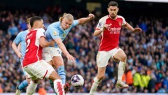 Arsenal (William Saliba), Manchester City (Erling Haaland) oder doch der FC Liverpool mit dem scheidenden Trainer Jürgen Klopp? Der Titelkampf in der Premier League ist heuer an Spannung kaum zu überbieten. (Bild: Copyright 2024 The Associated Press. All rights reserved)