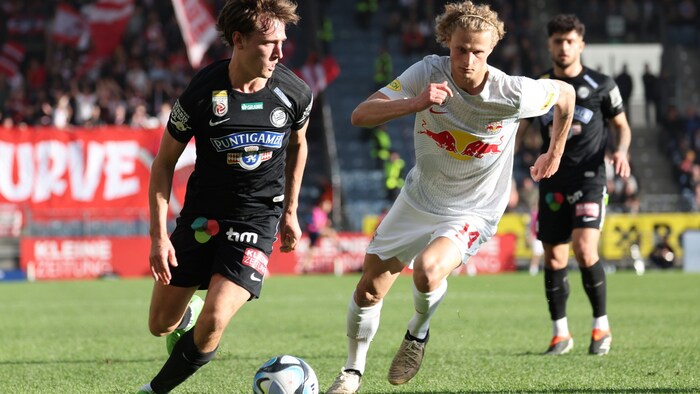 Beackerte die linke Seite: Maurits Kjaergaard (re.).
